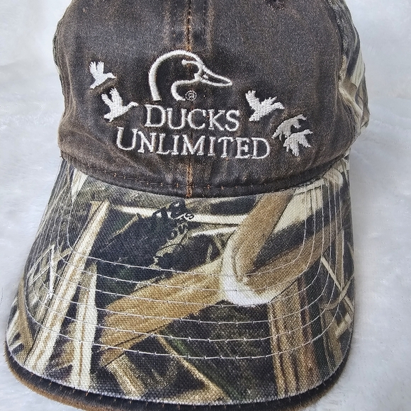 Ducks Unlimited Outdoor Cap Green Camo Ball Cap Hunting Brown Leather Mens Hat - Picture 2 of 10